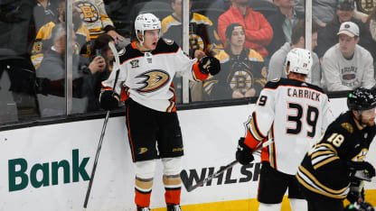 Anaheim Ducks kommer tillbaka på övertid för att besegra Boston Bruins